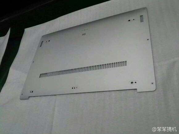 小米筆記本？看樣子面板是鋁模具